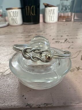 Eden Hands Sailors Knot Two-Tone Knot Bangle Bracelet - Silver with Gold Accent